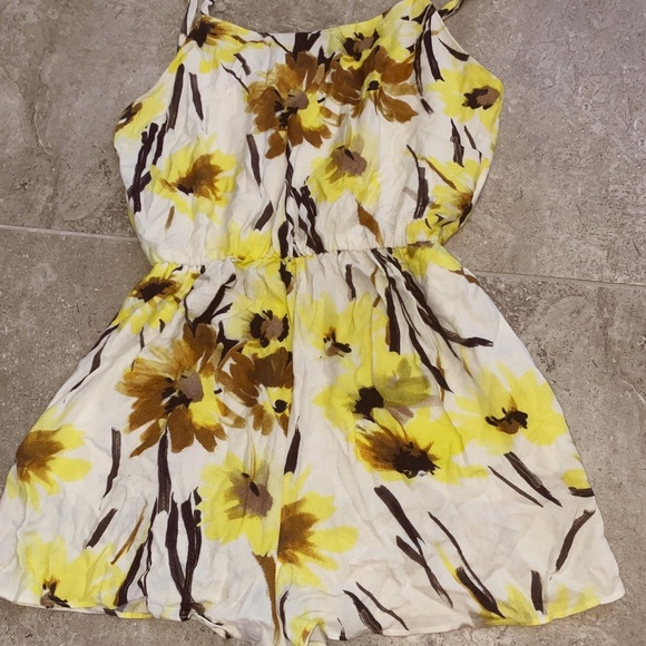 Alice + Olivia Dresses & Skirts - Alice and Olivia Yellow Sunflower Romper Size 6